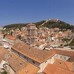 Amazing Home In Hvar With Kitchen