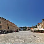 Amazing Home In Hvar With Kitchen