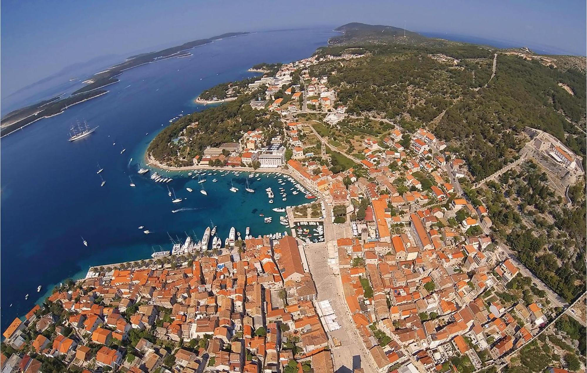 Holiday home Amazing In Hvar With Kitchen